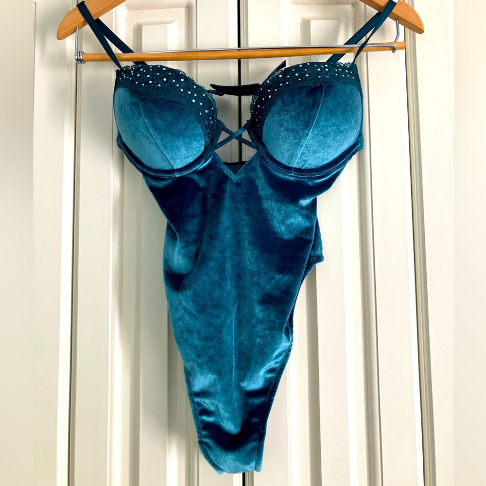 Victoria’s Secret XS Turquoise‎ Velour Jeweled Bra Thong Bodysuit NWT Feminine